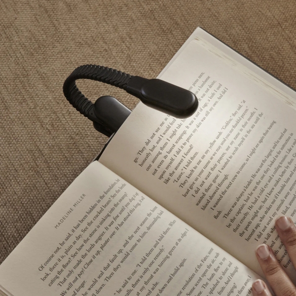 kikkerland-luce-da-lettura-ricaricabile-nera
